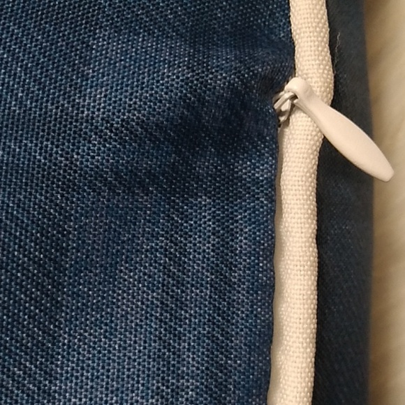 Let It Snow Pair Of Throw Pillows Removed Tags Never Used - Picture 7 of 8